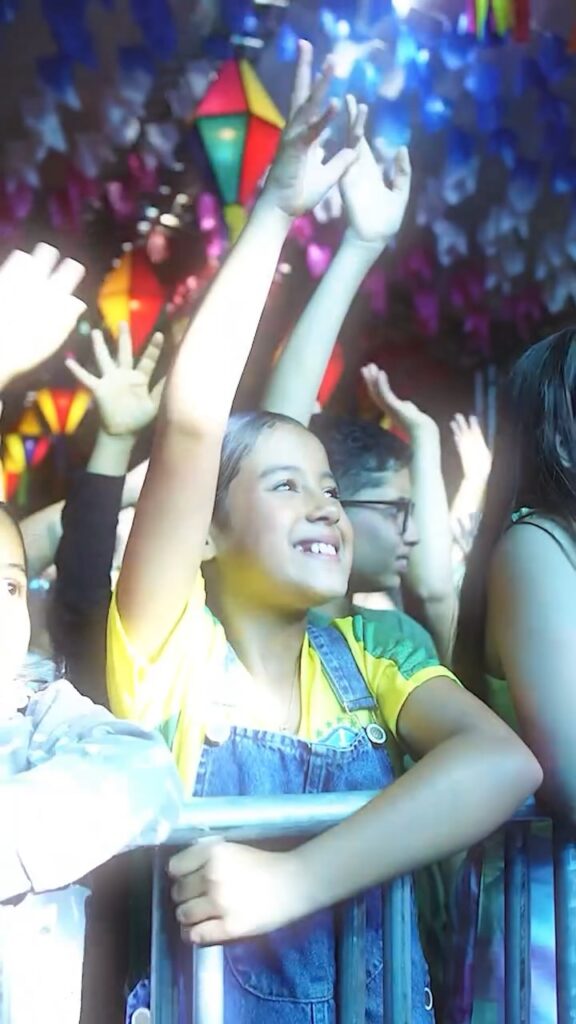 O terceiro dia da Festa do Interior foi marcado por um momento especial de fé, e…