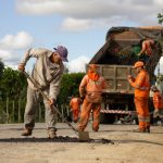 PREFEITURA REALIZA OPERAÇÃO TAPA BURACO, EM CONJUNTO COM O DER