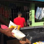 PREFEITURA DISTRIBUI LEITE NA RUA DA PALHA